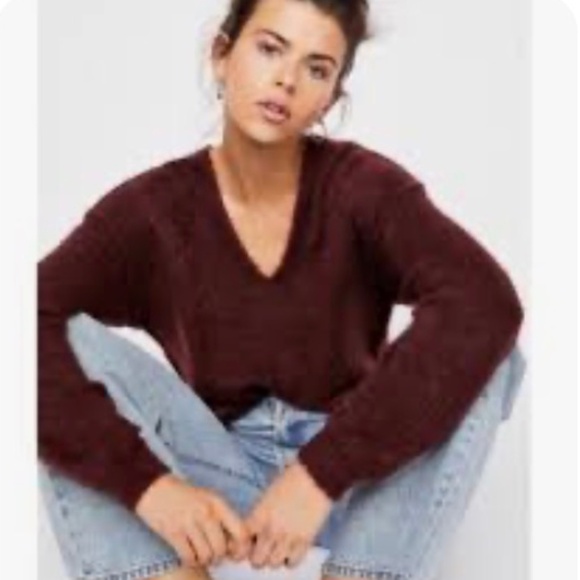 Free People Lofty Songbird Fuzzy V-Neck Sweater in Wine Red – Size S - Picture 2 of 10